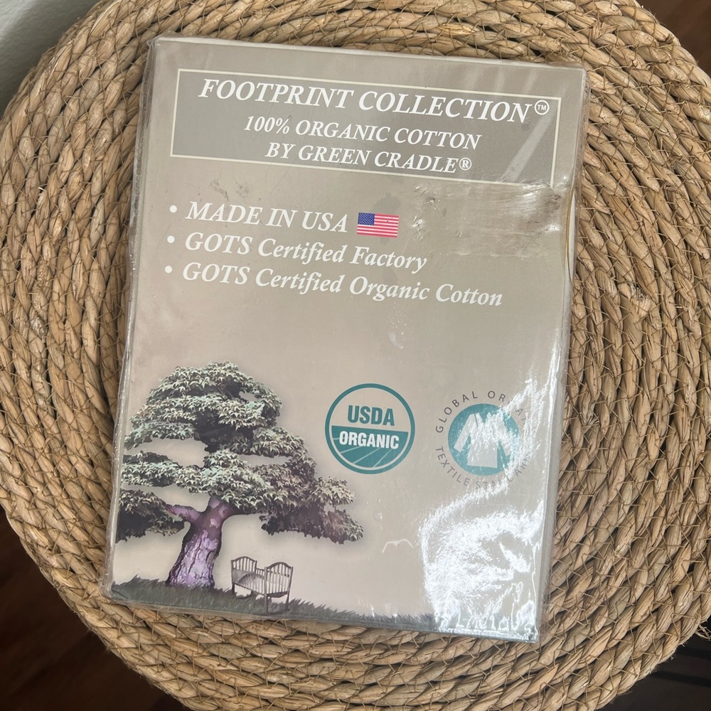 100% Organic Cotton Fitted Sheets for a Bassinet